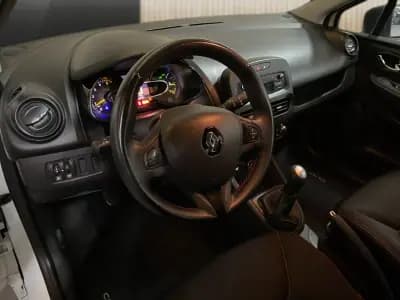 Vendo Renault Clio 2015 - 7450 EUR, 196000 km - AUTO.MOTO.pt