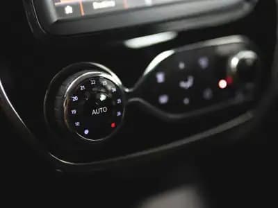 Vendo Renault Captur 2016 - 11490 EUR, 153000 km - AUTO.MOTO.pt