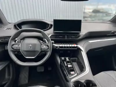 Vendo Peugeot 5008 2024 - 29750 EUR, 32015 km - AUTO.MOTO.pt