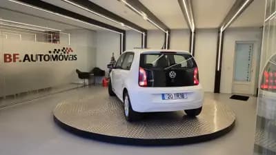 Vendo Volkswagen Cross Up! 2013 - 7750 EUR, 154338 km - AUTO.MOTO.pt