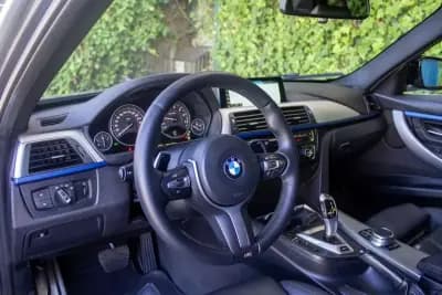 Vendo BMW 330 2016 - 21900 EUR, 146000 km - AUTO.MOTO.pt