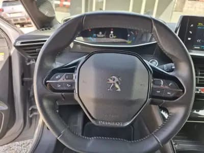 Vendo Peugeot 208 2021 - 16499 EUR, 82000 km - AUTO.MOTO.pt