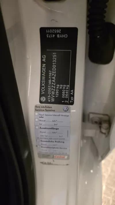 Vendo Volkswagen Cross Up! 2013 - 7750 EUR, 154338 km - AUTO.MOTO.pt