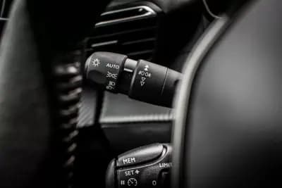 Vendo Peugeot e-2008 2021 - 20850 EUR, 59500 km - AUTO.MOTO.pt