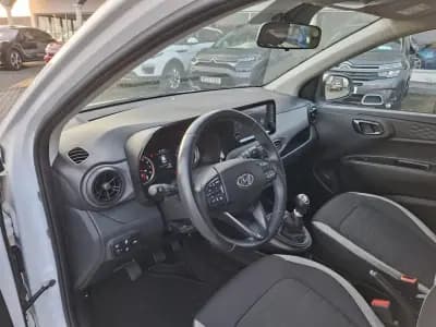 Vendo Hyundai i10 2023 - 14750 EUR, 61600 km - AUTO.MOTO.pt