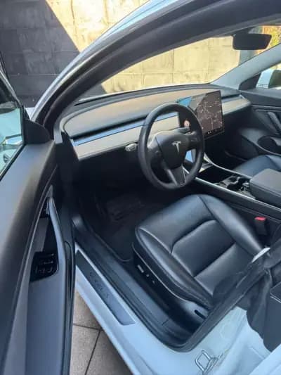 Vendo Tesla Model 3 2019 - 22900 EUR, 117000 km - AUTO.MOTO.pt