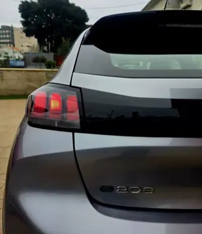 Sell Peugeot e-208 2020 - 15750 EUR, 56000 km - AUTO.MOTO.pt