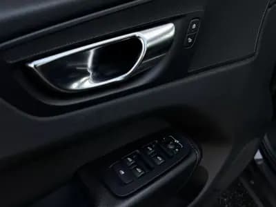 Vendo Volvo XC 60 2021 - 31990 EUR, 140750 km - AUTO.MOTO.pt