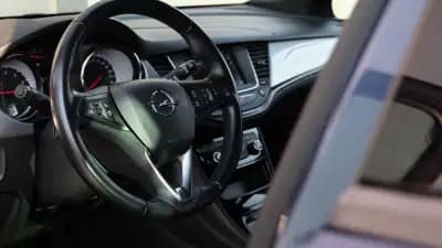 Vendo Opel Astra Sports Tourer 2020 - 12999 EUR, 97000 km - AUTO.MOTO.pt