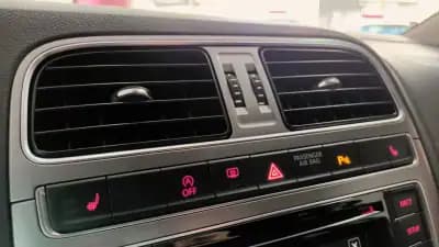 Vendo Volkswagen Polo 2015 - 10500 EUR, 125941 km - AUTO.MOTO.pt