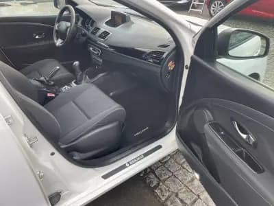 Vendo Renault Mégane 2011 - 7500 EUR, 272530 km - AUTO.MOTO.pt