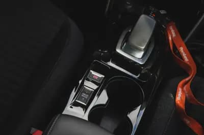 Sell Peugeot e-2008 2021 - 21750 EUR, 62670 km - AUTO.MOTO.pt