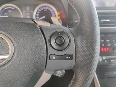 Vendo Lexus IS 300H 2013 - 19990 EUR, 170000 km - AUTO.MOTO.pt