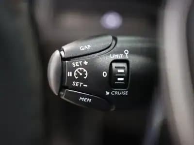 Sell Peugeot 5008 2020 - 23900 EUR, 135000 km - AUTO.MOTO.pt