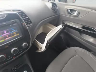 Vendo Renault Captur 2016 - 12490 EUR, 138211 km - AUTO.MOTO.pt