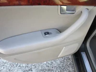 Vendo Audi A4 2005 - 5900 EUR, 290000 km - AUTO.MOTO.pt