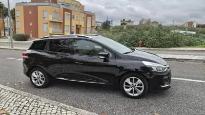 Vendo Renault Clio Sport Tourer 2018 - 11890 EUR, 98000 km - AUTO.MOTO.pt