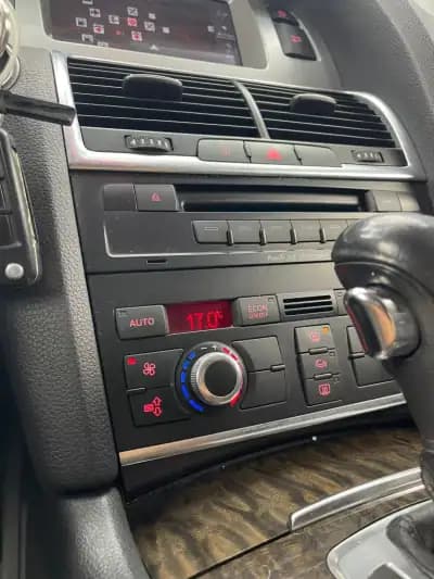 Vendo Audi Q7 2007 - 12250 EUR, 284000 km - AUTO.MOTO.pt