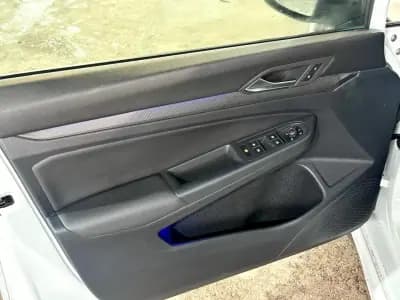 Vendo Volkswagen Golf 2023 - 45900 EUR, 53836 km - AUTO.MOTO.pt