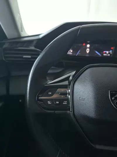 Vendo Peugeot 308 2022 - 22650 EUR, 61135 km - AUTO.MOTO.pt