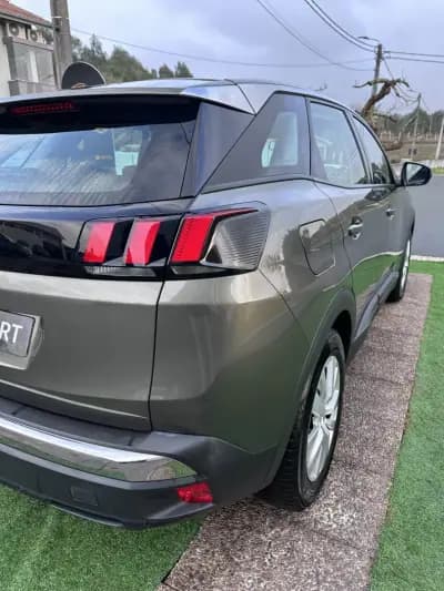 Vendo Peugeot 3008 2019 - 13900 EUR, 180000 km - AUTO.MOTO.pt