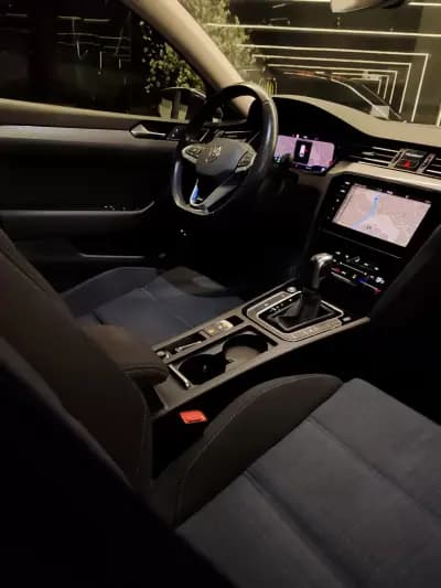 Vendo Volkswagen Passat Variant 2021 - 20750 EUR, 132592 km - AUTO.MOTO.pt