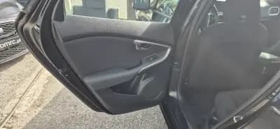 Vendo Volvo V40 2015 - 12400 EUR, 216200 km - AUTO.MOTO.pt