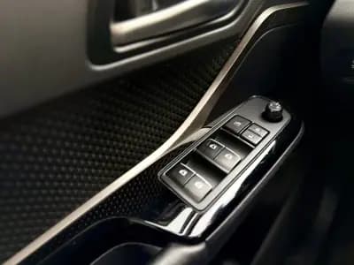 Vendo Toyota C-HR 2019 - 23950 EUR, 84000 km - AUTO.MOTO.pt