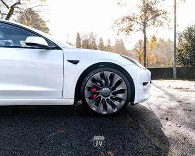 Vendo Tesla Model 3 2022 - 32990 EUR, 121900 km - AUTO.MOTO.pt