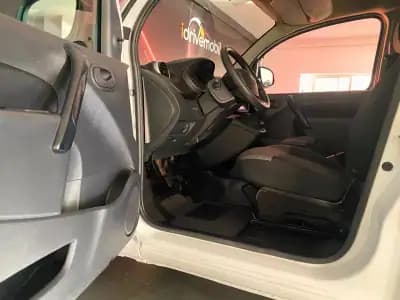 Sell Renault Kangoo 2018 - 11900 EUR, 121178 km - AUTO.MOTO.pt