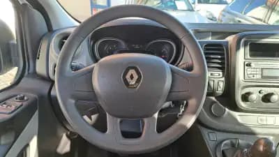 Vendo Renault Trafic 2017 - 21900 EUR, 241154 km - AUTO.MOTO.pt