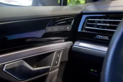 Vendo Volkswagen Touareg 2021 - 59900 EUR, 55000 km - AUTO.MOTO.pt