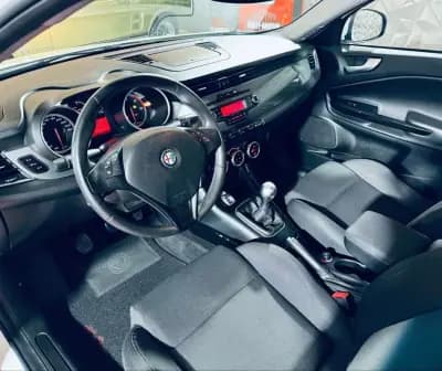 Vendo Alfa Romeo Giulietta 2012 - 13750 EUR, 119336 km - AUTO.MOTO.pt