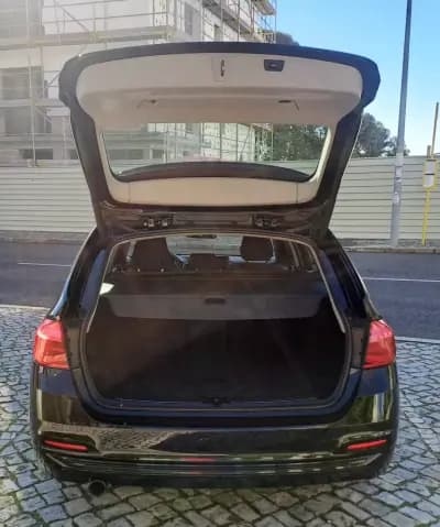 Vendo BMW 318 2018 - 19990 EUR, 125000 km - AUTO.MOTO.pt