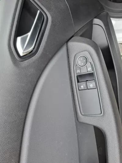 Sell Renault Clio 2020 - 13250 EUR, 54500 km - AUTO.MOTO.pt