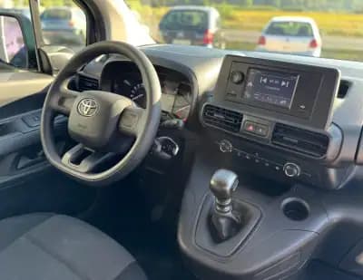 Sell Toyota Proace 2023 - 15750 EUR, 51075 km - AUTO.MOTO.pt