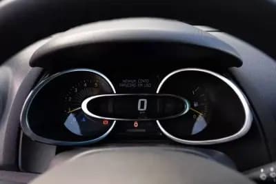 Sell Renault Clio 2017 - 11999 EUR, 138000 km - AUTO.MOTO.pt