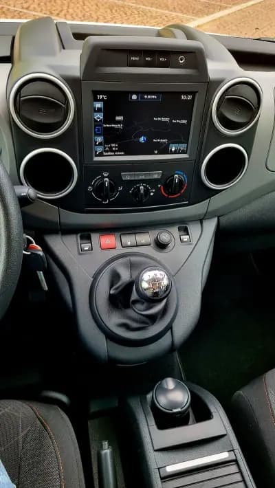 Vendo Peugeot Partner 2018 - 15900 EUR, 160000 km - AUTO.MOTO.pt