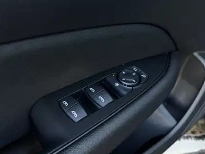 Vendo Opel Insignia Grand Sport 2022 - 17990 EUR, 102300 km - AUTO.MOTO.pt