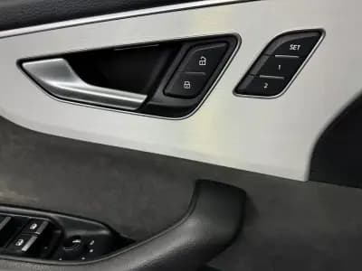 Vendo Audi Q8 2019 - 60000 EUR, 180000 km - AUTO.MOTO.pt