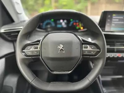 Vendo Peugeot e-2008 2023 - 22500 EUR, 46500 km - AUTO.MOTO.pt