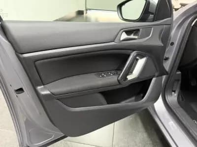 Sell Peugeot 308 2017 - 10990 EUR, 189000 km - AUTO.MOTO.pt