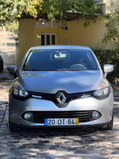Vendo Renault Clio 2014 - 9990 EUR, 79966 km - AUTO.MOTO.pt