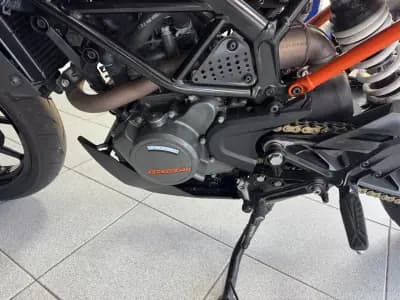 Sell KTM Duke 990 R 2022 - 4800 EUR, 46125 km - AUTO.MOTO.pt