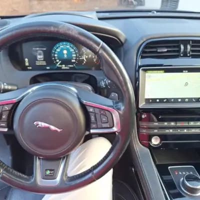 Sell Jaguar F-Pace 2016 - 23950 EUR, 203000 km - AUTO.MOTO.pt