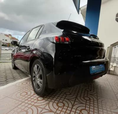Vendo Peugeot 208 2022 - 15950 EUR, 91000 km - AUTO.MOTO.pt
