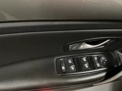 Vendo Renault Laguna 2011 - 5950 EUR, 215000 km - AUTO.MOTO.pt