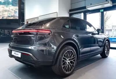 Sell Porsche Macan 2025 - 82900 EUR, 20000 km - AUTO.MOTO.pt