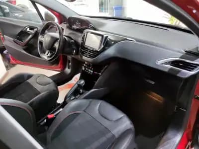 Sell Peugeot 208 2018 - 12490 EUR, 61000 km - AUTO.MOTO.pt