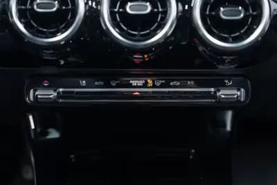 Vendo Mercedes-Benz CLA 180 2022 - 34950 EUR, 67000 km - AUTO.MOTO.pt